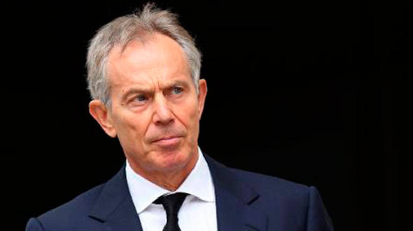 O ex-primeiro-ministro britânico Tony Blair: "Os ataques aéreos não são suficientes, é preciso combatê-los também no terreno"