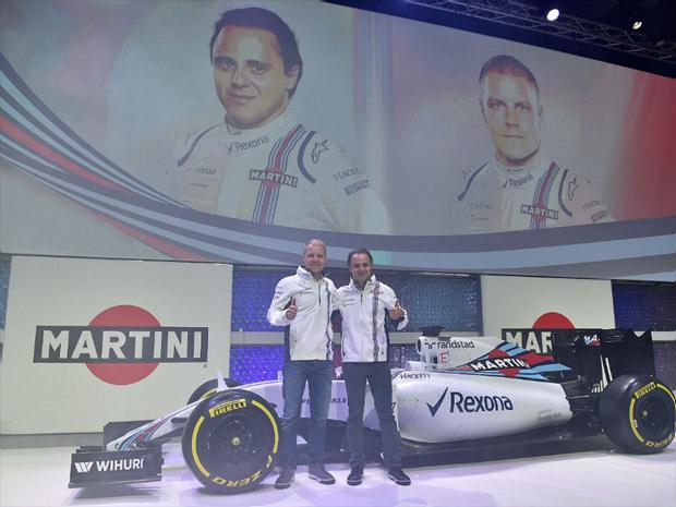 Piloto brasileiro e Valtteri bottas visitaram uma fábrica da escuderia em Pessione, na Itália, e conheceram o novo carro da temporada
