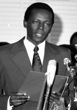  História e evolução do sistema político de Angola