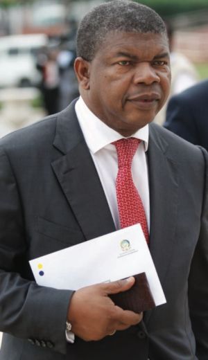 Manutenção da política económica vai atrasar reformas em Angola