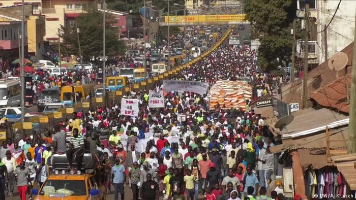 Servidores públicos da Guiné-Bissau anunciam greve geral