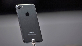 Homem vai a loja da Apple e quebra 12 iPhones; veja vídeo