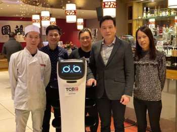 Restaurante combate escassez de funcionários infectados com Covid-19 com empregado robot