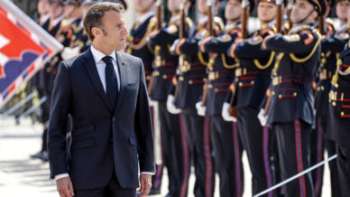Presidente francês na Eslováquia para falar sobre segurança regional