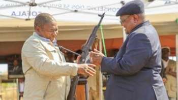 Nyusi garante guerrilheiros da Renamo já começaram a receber pensões