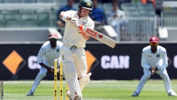 ABERTURA David Warner chutou rasteiro século 16 para a Austrália